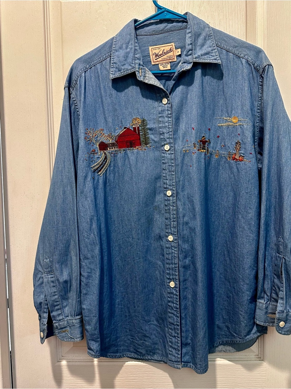 VTG Woolrich Embroidered Denim
Button Down Shirt Fall Harvest Barn Size S